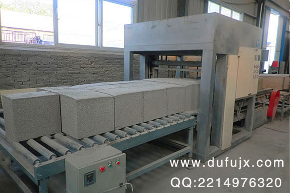 水泥發(fā)泡保溫板設備