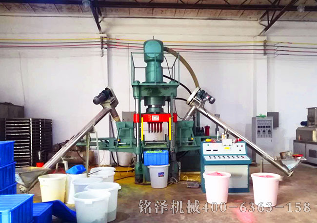 200噸魚(yú)餌壓塊機(jī)